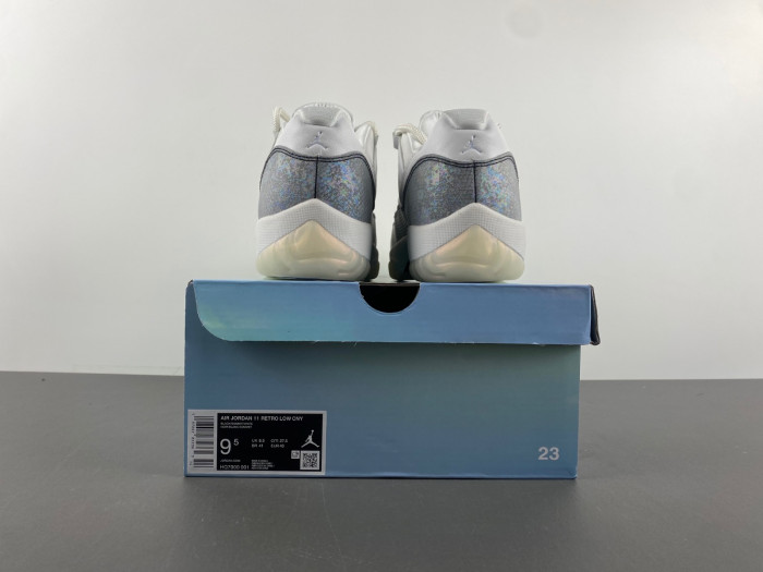 Air Jordan 11 Low HQ7000-001