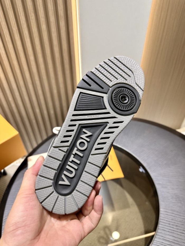 LOU1VTON SNEAKER