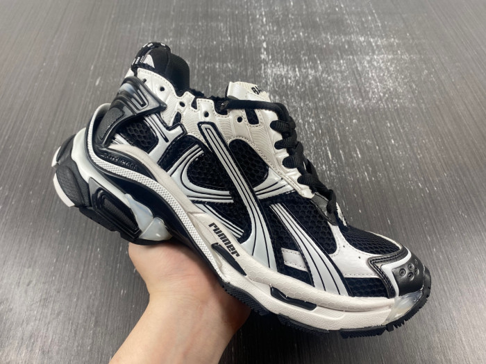 BLCG RUNNER SNEAKER