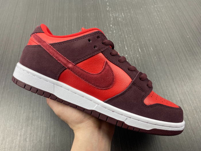 nike sb dunk low cherry dm0807-600