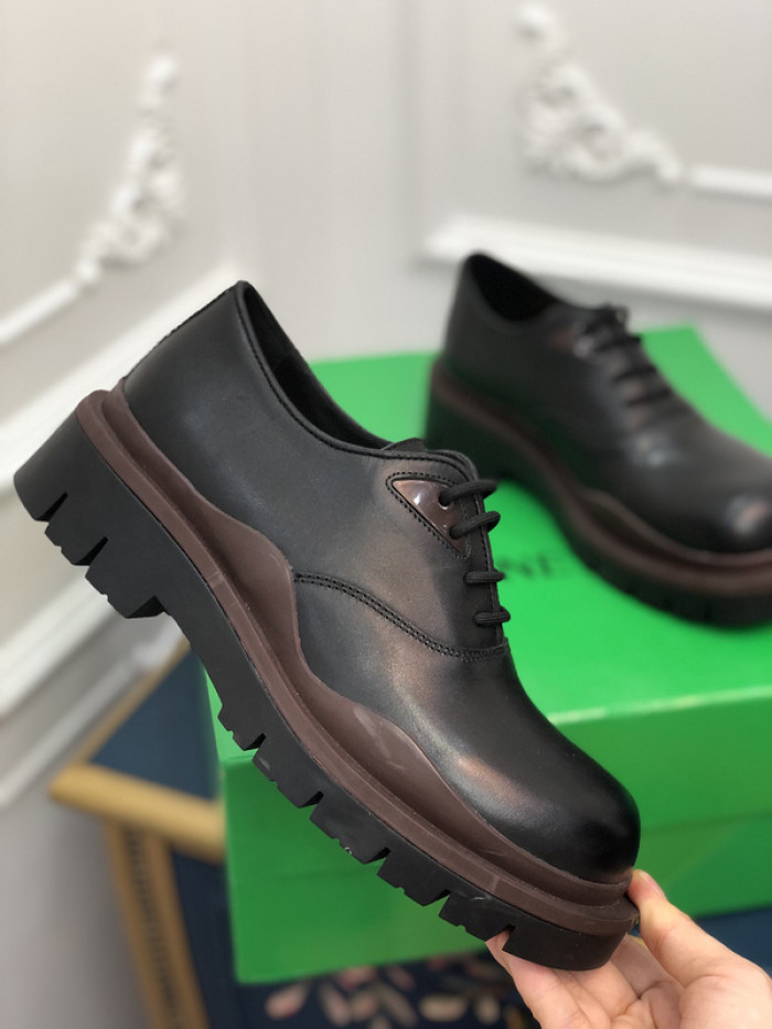 botteg*Ve*ne*ta tire leather ankle boots