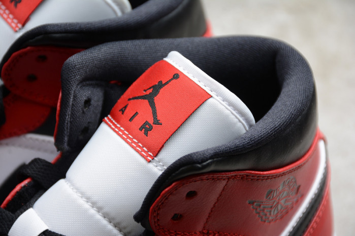 air jordan 1 mid chicago black toe 554724-069